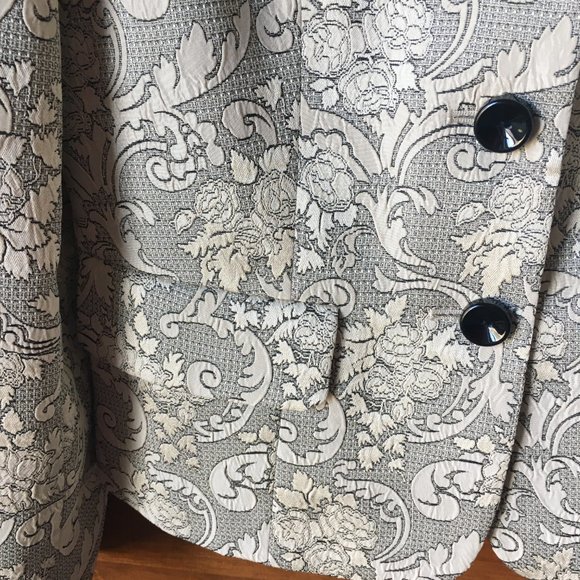 Jones Wear Suit Jacket Champagne and Black Brocade Size 6 Black Buttons - Picture 4 of 6